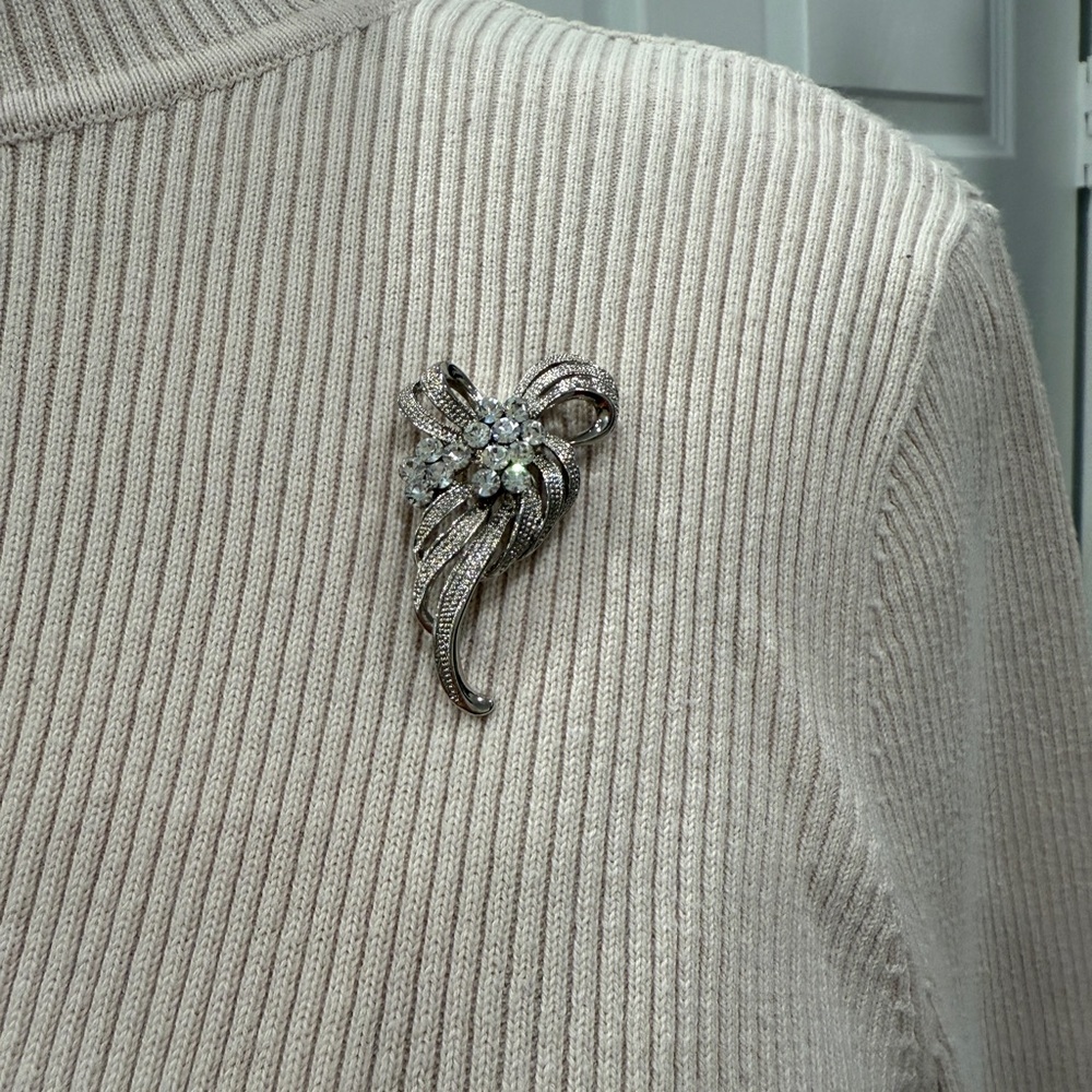 Elegant Silver Bow Brooch